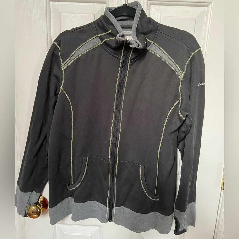 Columbia Omni-wick Zip-up Light Sweat Jacket. Long sleeve with thumb holes.